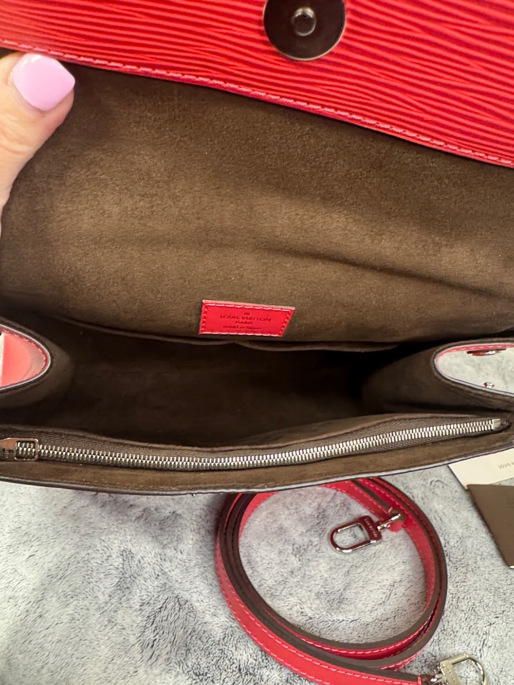 Louis Vuitton Cluny BB Pink Epi Leather + Strap - Picture 12 of 16